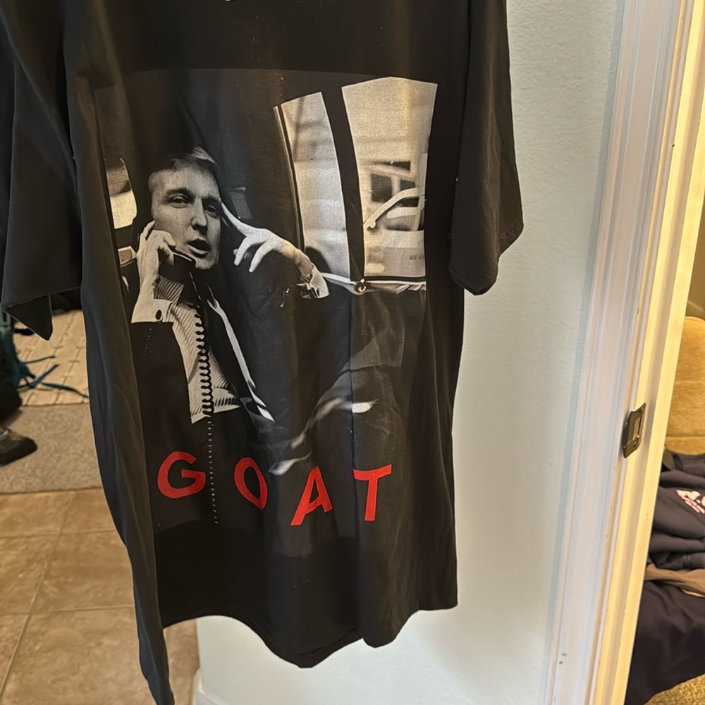Black trump GOAT men’s large Tshirt